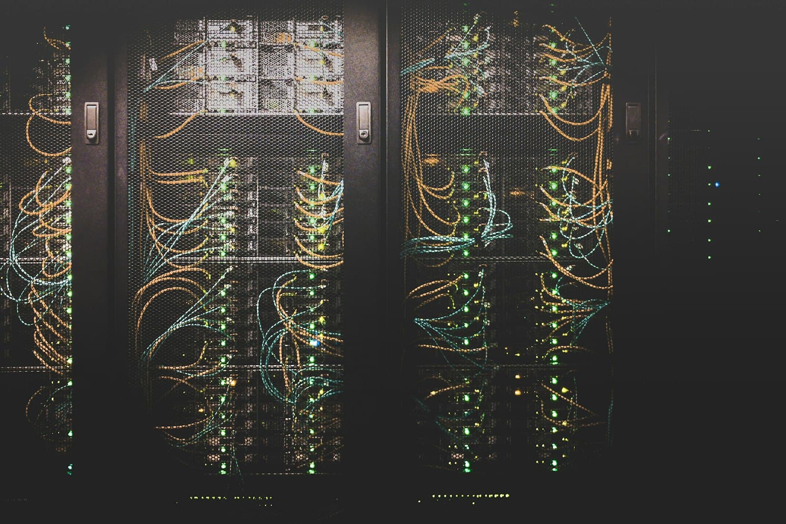 HPE Edgeline EL8000 (e920 Blades + NVIDIA GPU, Rugged Far-Edge) hardware detail 1